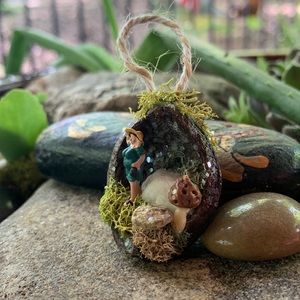 🍄 tiny mushroom scape handmade. 1” by 1/2” walnut shell. Adventure scene